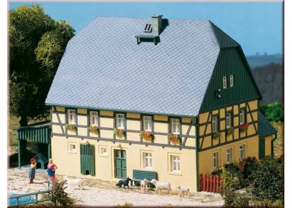 casa cu hambar si sura - H0 AUHAGEN 11359